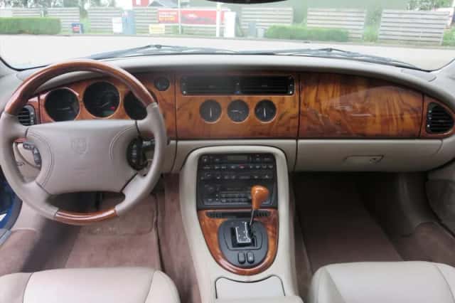 Jaguar XK (1996) thumbnail 6