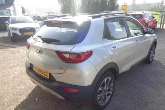 Kia Stonic (2020) thumbnail 4