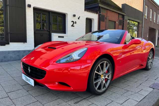 Ferrari California (2010) thumbnail 1