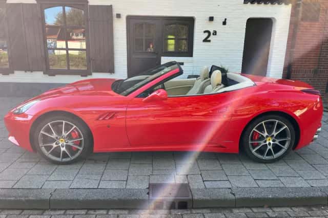 Ferrari California (2010) thumbnail 3
