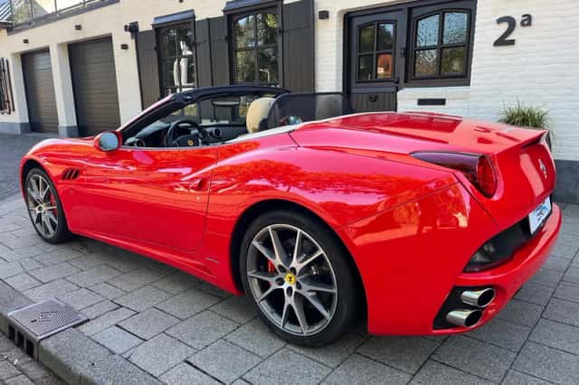 Ferrari California (2010) thumbnail 6
