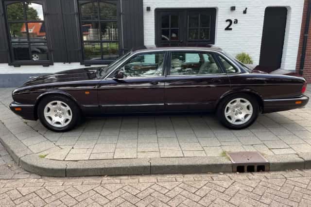 Jaguar XJ (1995) thumbnail 2