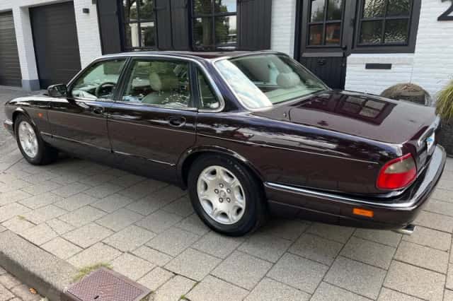 Jaguar XJ (1995) thumbnail 3