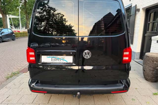 Volkswagen Transporter (2016) thumbnail 5