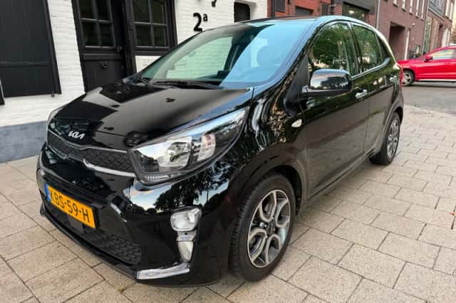 Kia Picanto (2022) thumbnail 2