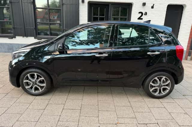 Kia Picanto (2022) thumbnail 3