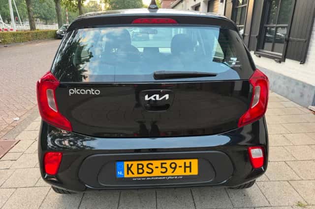 Kia Picanto (2022) thumbnail 5