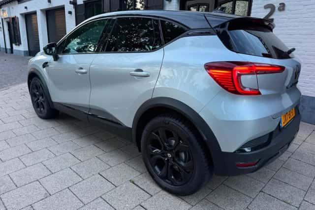 Renault Captur (2023) thumbnail 4