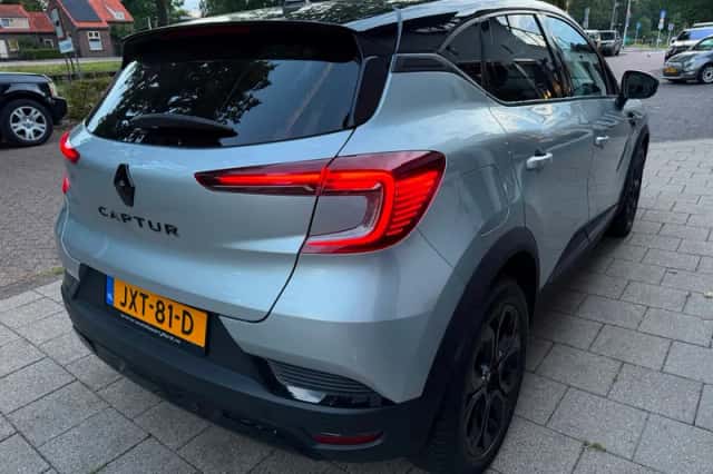 Renault Captur (2023) thumbnail 6