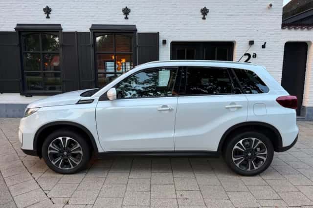 Suzuki Vitara (2022) thumbnail 2