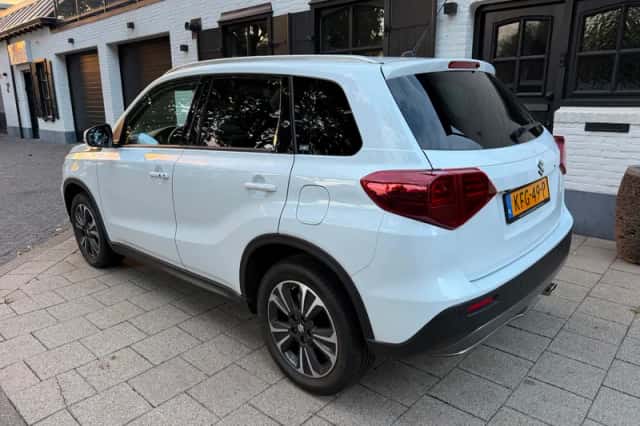 Suzuki Vitara (2022) thumbnail 3