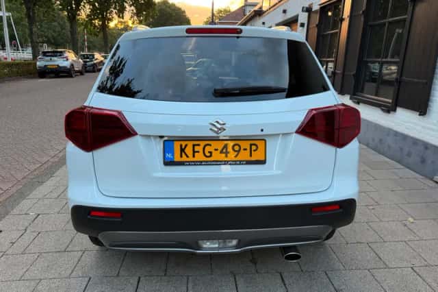 Suzuki Vitara (2022) thumbnail 4