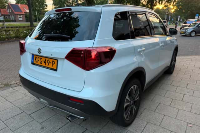 Suzuki Vitara (2022) thumbnail 5