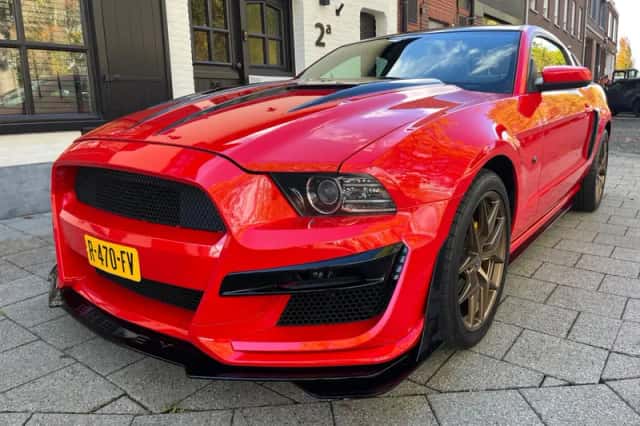 Ford Mustang (2014) thumbnail 2