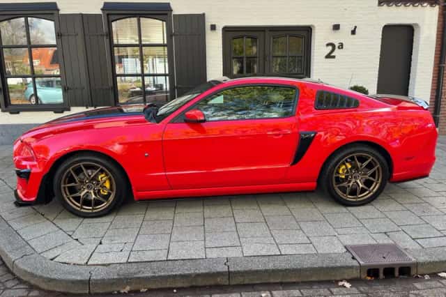 Ford Mustang (2014) thumbnail 3