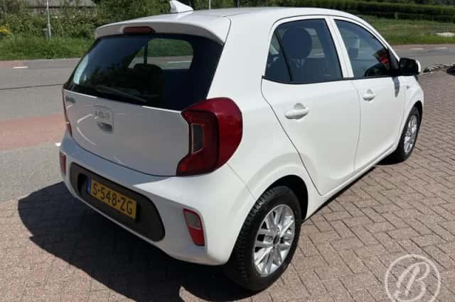 Kia Picanto (2023) thumbnail 4