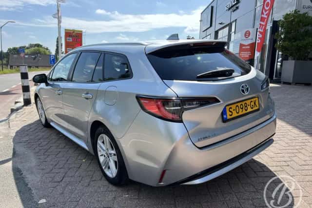 Toyota Corolla (2022) thumbnail 3