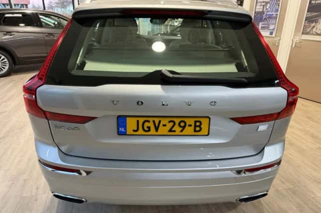 Volvo XC60 (2020) thumbnail 3