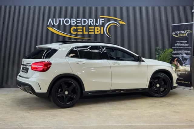 Mercedes-Benz GLA-Klasse (2016) thumbnail 3