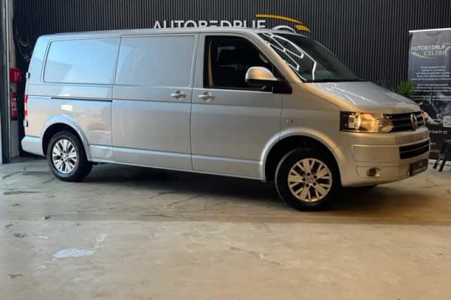 Volkswagen Transporter (2015) thumbnail 1