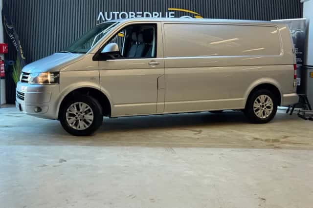 Volkswagen Transporter (2015) thumbnail 2