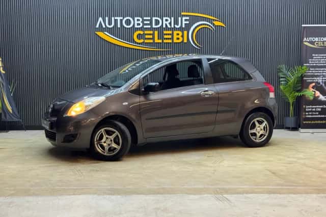 Toyota Yaris (2009) thumbnail 2