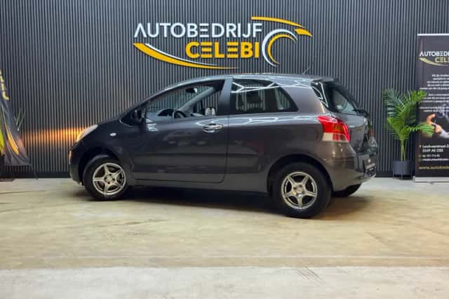 Toyota Yaris (2009) thumbnail 4