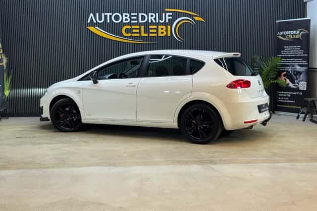 SEAT Leon (2013) thumbnail 4