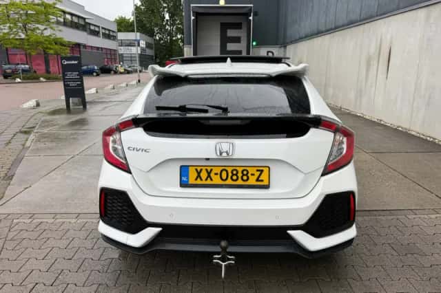 Honda Civic (2019) thumbnail 5