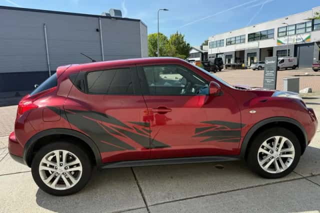 Nissan Juke (2011) thumbnail 3