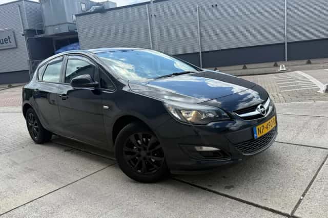 Opel Astra (2015) thumbnail 1