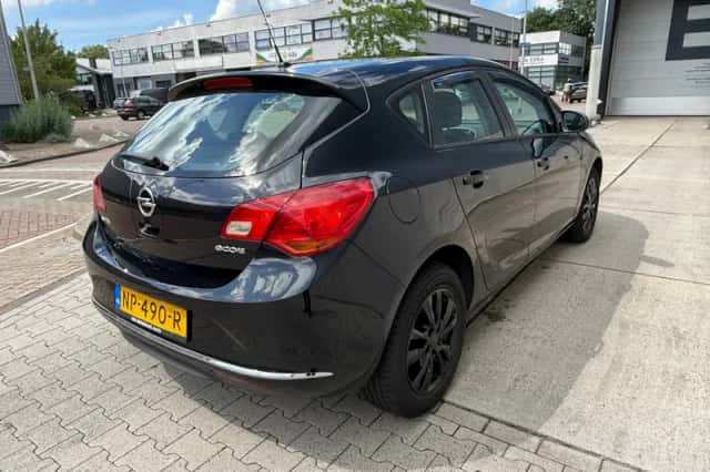 Opel Astra (2015) thumbnail 4