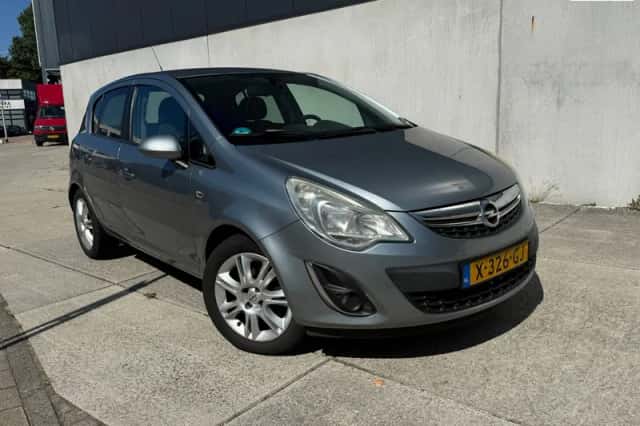 Opel Corsa (2011) thumbnail 2