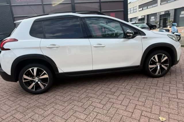 Peugeot 2008 (2016) thumbnail 3