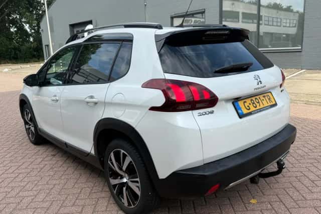 Peugeot 2008 (2016) thumbnail 6