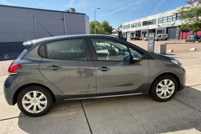 Peugeot 208 (2017) thumbnail 3