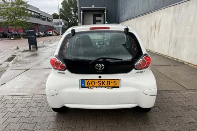 Toyota Aygo (2011) thumbnail 4