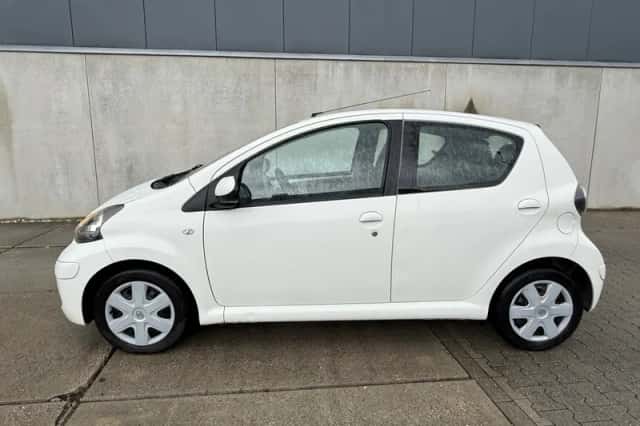 Toyota Aygo (2011) thumbnail 6