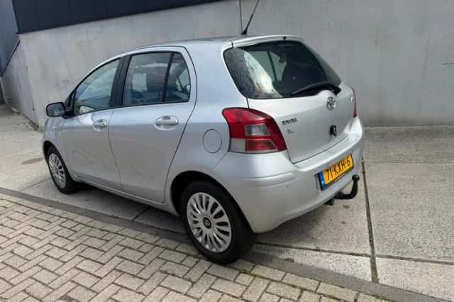 Toyota Yaris (2010) thumbnail 6