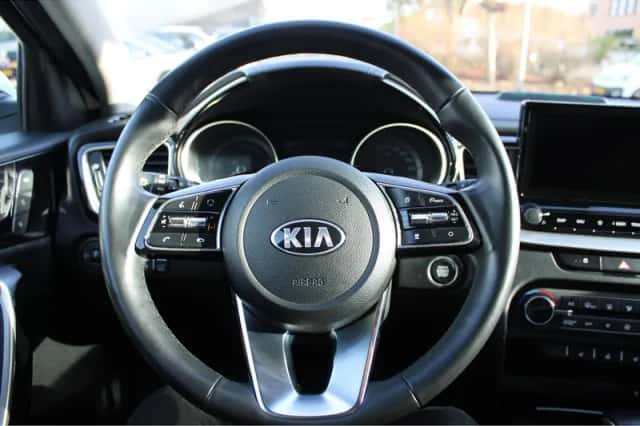 Kia Ceed Sportswagon (2021) thumbnail 2