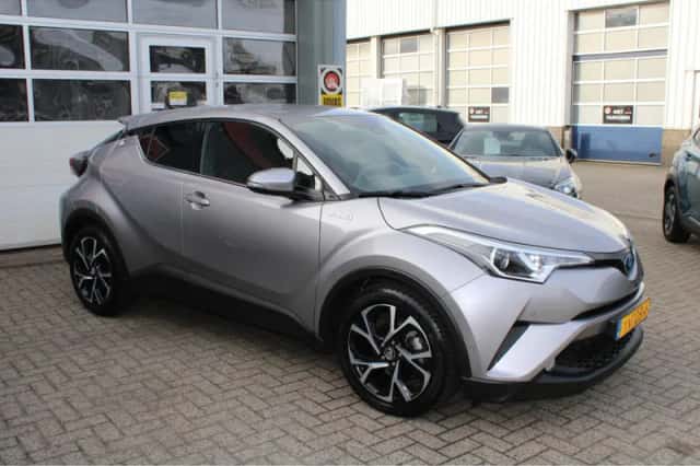 Toyota C-HR (2019) thumbnail 5
