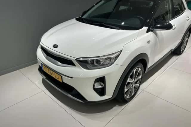 Kia Stonic (2019) thumbnail 2