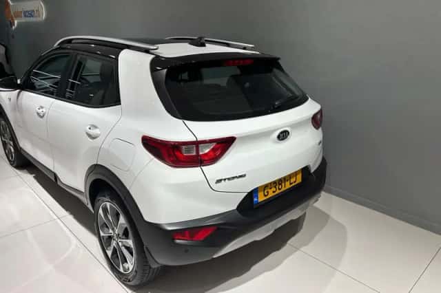Kia Stonic (2019) thumbnail 4