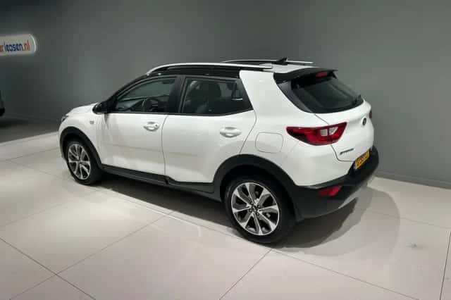 Kia Stonic (2019) thumbnail 5
