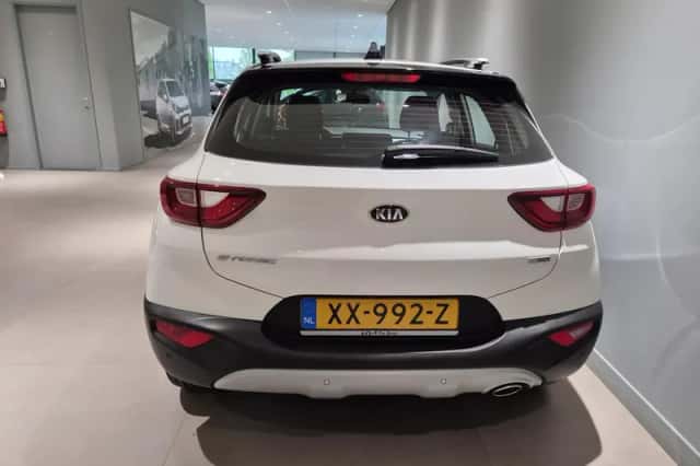 Kia Stonic (2019) thumbnail 5