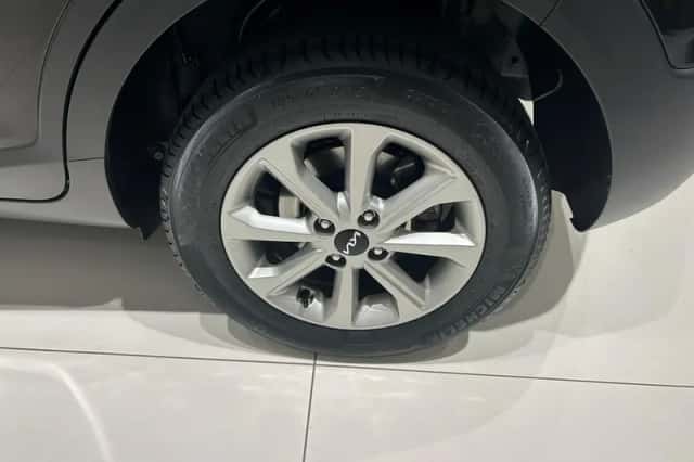 Kia Stonic (2023) thumbnail 5