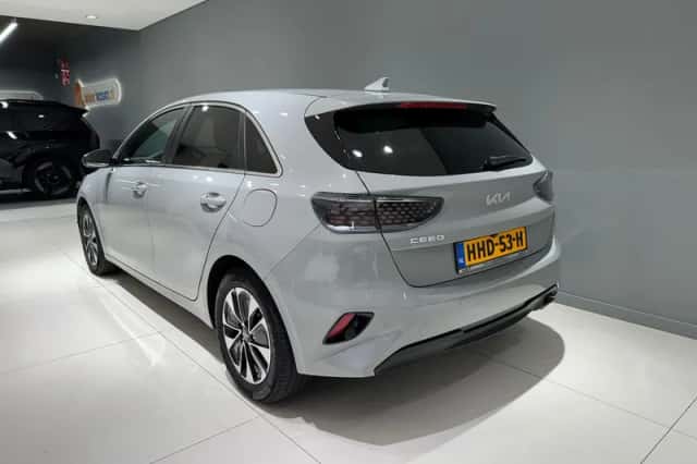 Kia Ceed (2025) thumbnail 3