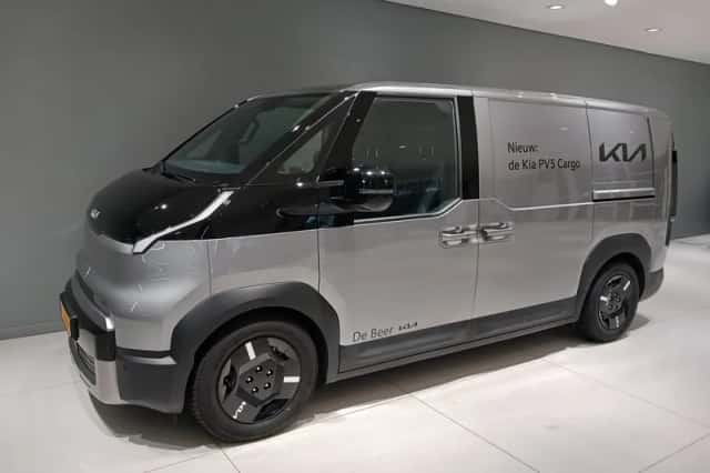 Kia PV5 (2025) thumbnail 2