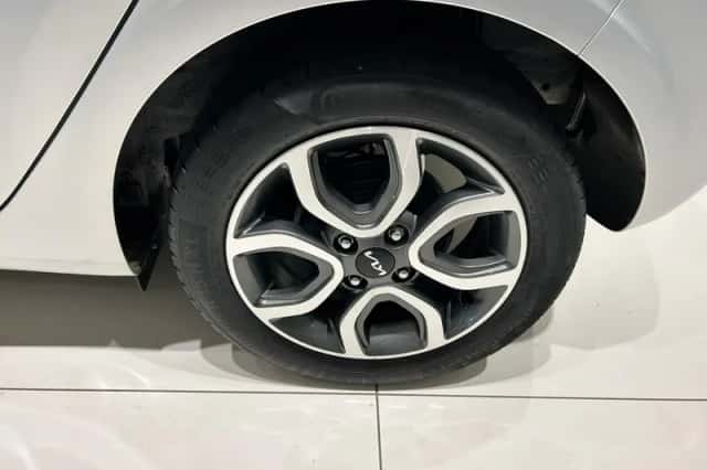 Kia Picanto (2023) thumbnail 6