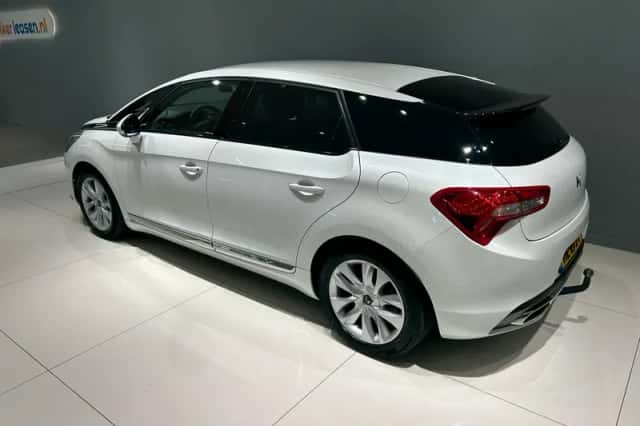 DS 5 (2015) thumbnail 4